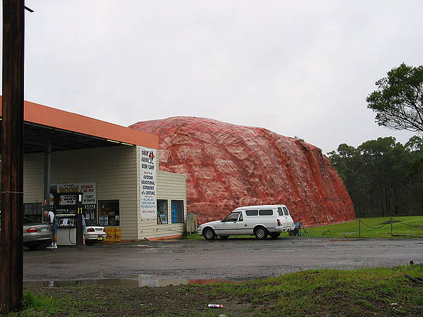 Australia 2004: Uluru Petrol Station