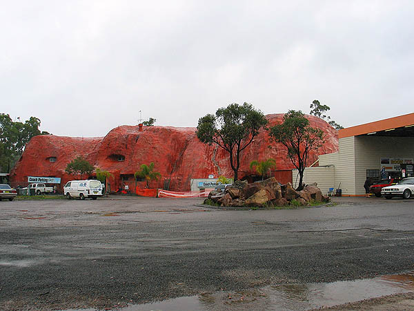 Australia 2004: Uluru Petrol Station 02