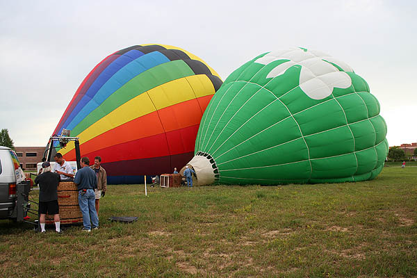 Ballooning 2005: Other Balloons Inflating