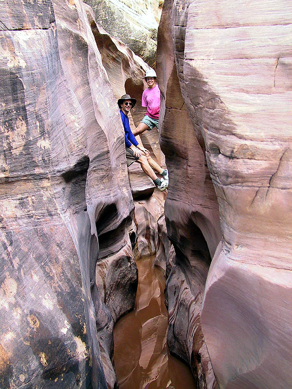 Canyoneering 2002: 06: Greg and Ellen Climbing the Narrows