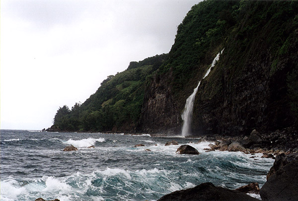 Hawaii: Waipio Valley Coastal Waterfall