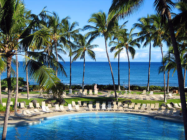 Hawaii 2006: Hotel Pool and the Sea
