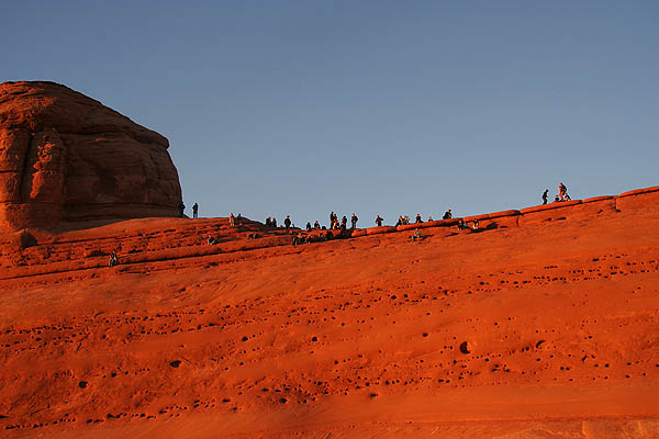 Moab 2005: Arches: Delicate Arch Photo Seekers