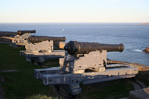 Newfoundland 2005: Queens Battery Cannons 03