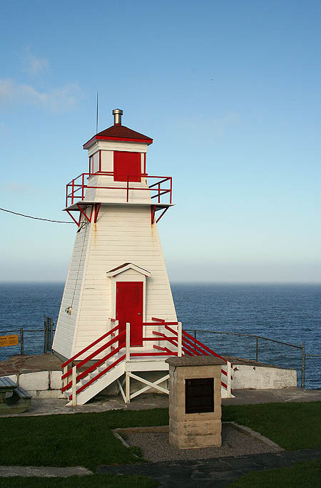 Newfoundland 2005: Ft. Amherst Lighthouse 02