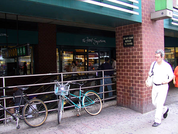 NYC 2002: No Bicycles