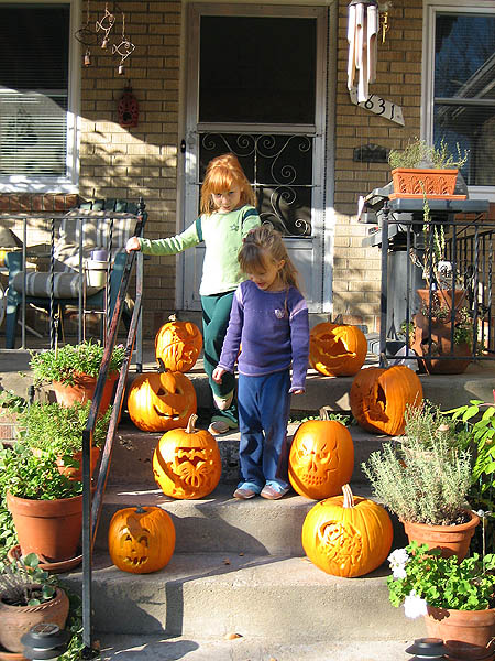 Pumpkin Carving 2005: Pumpkin Row
