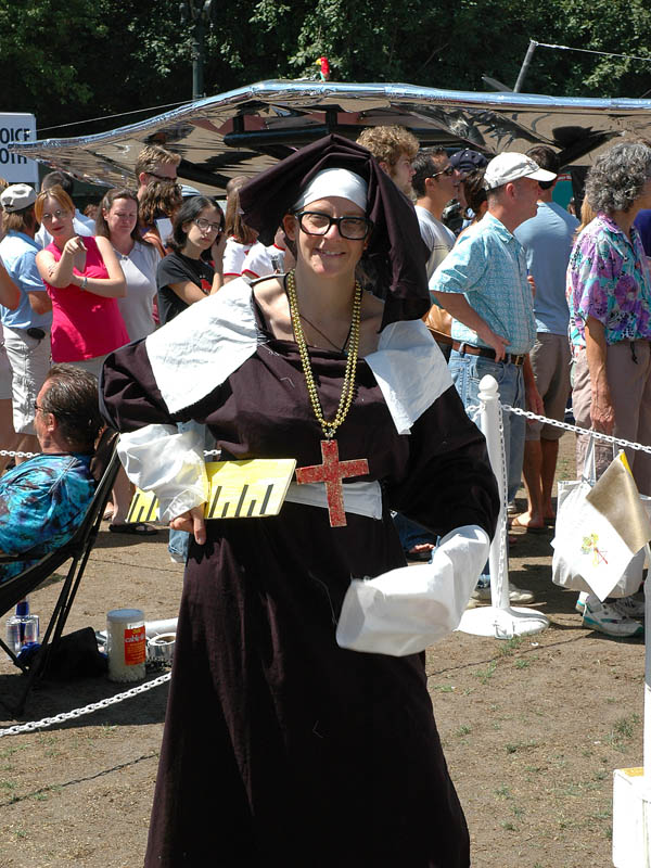 Red Bull Flugtag 2004: Pope Mobile Nun