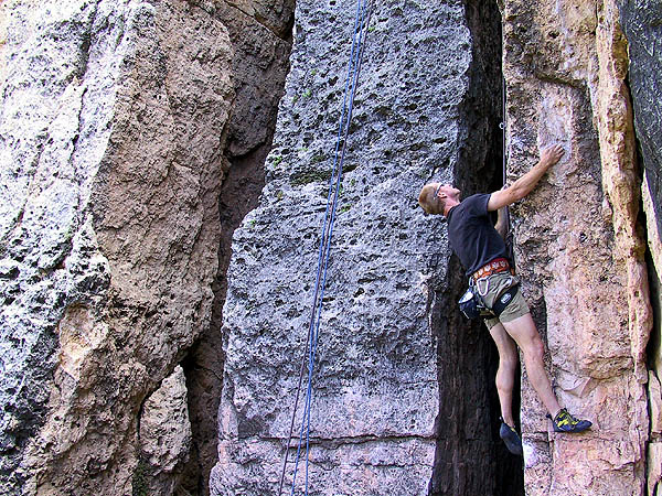 Shelf Road 2002: Gene Climbing 02