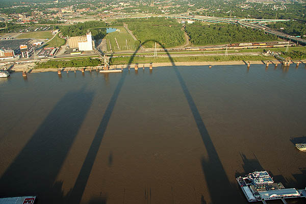 St Louis 2006: Arch Shadow