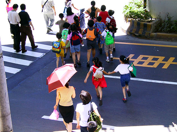 Taipei 2001: Kids Crossing