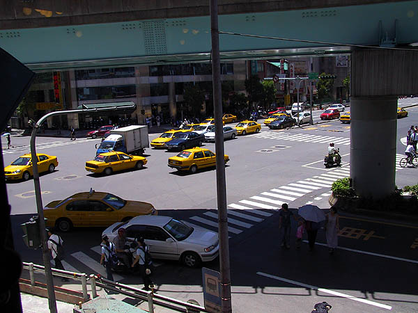 Taipei 2001: Taxis at Intersection