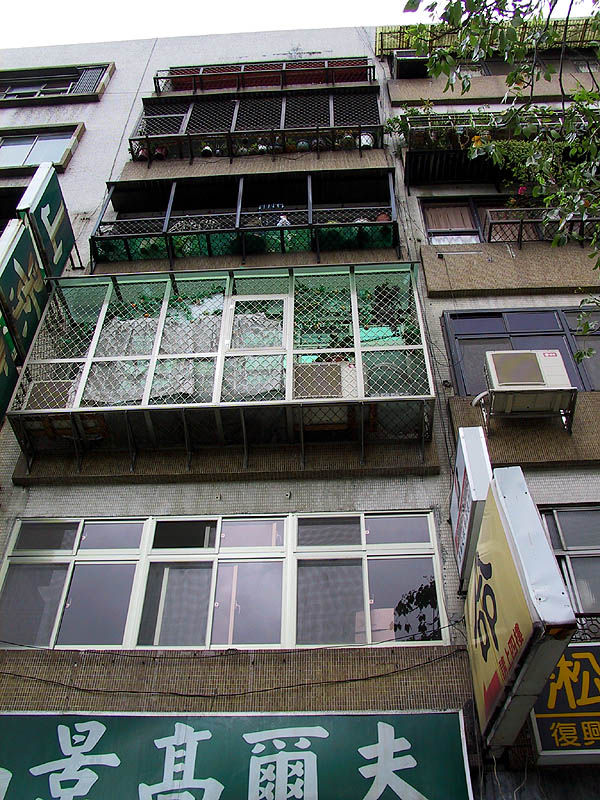 Taipei 2001: Apartments