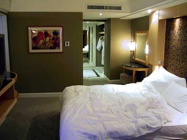 Taipei 2001: Hotel Room 03