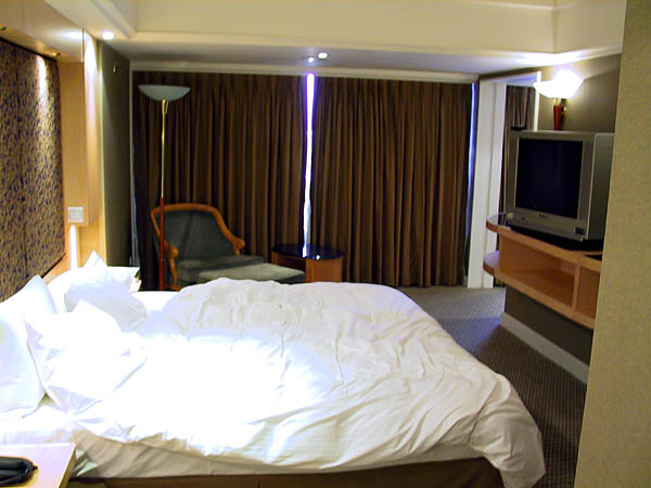 Taipei 2001: Hotel Room 04