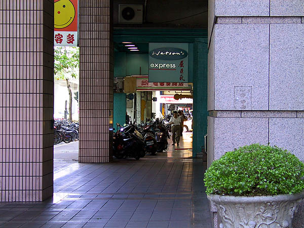 Taipei 2001: Street Scene 03