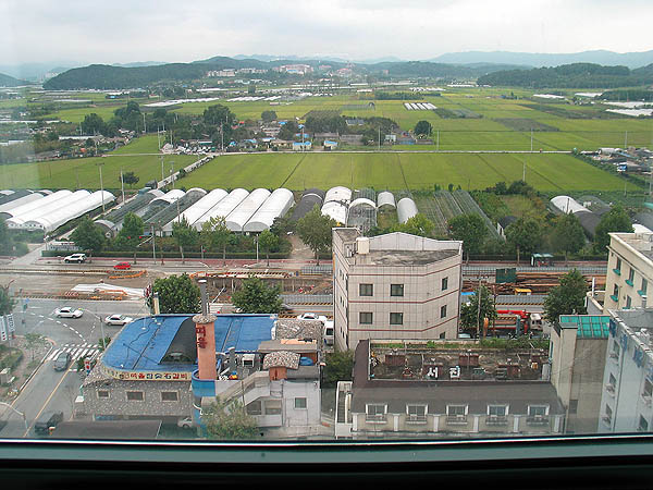 Korea 2003: Daejeon, Edge of Town