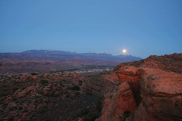 Moab 2006: Moab Rim: Full Moon Rising