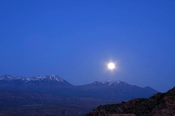 Moab 2006: Moab Rim: Full Moon Rising 3