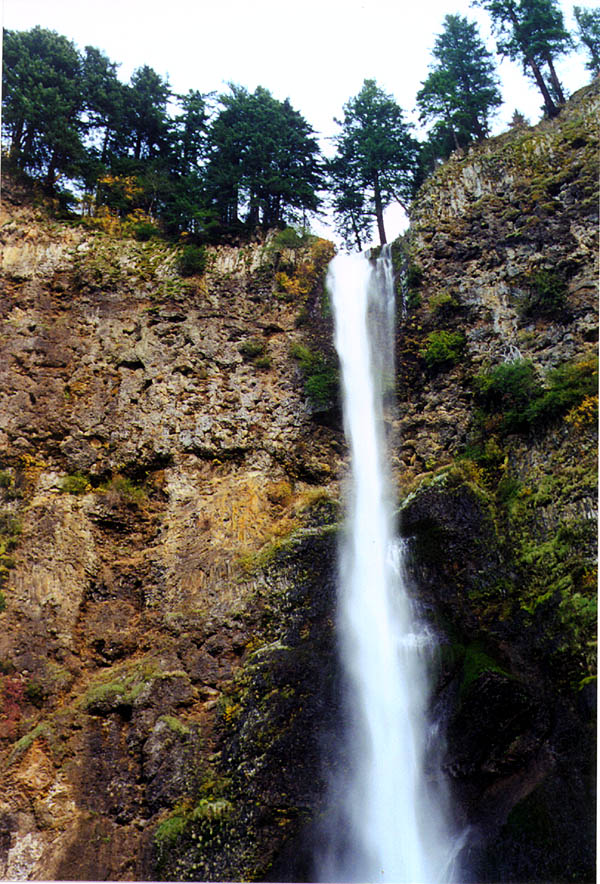 Multnomah Falls: Falls From Right