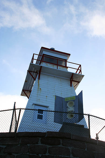 Newfoundland 2005: Ft. Amherst Lighthouse 03