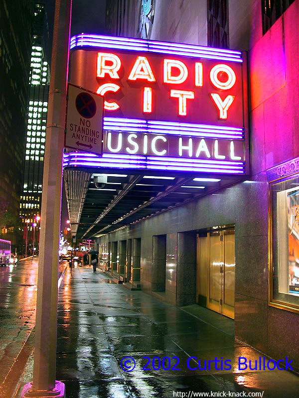 NYC 2002: Radio City Music Hall (Close)
