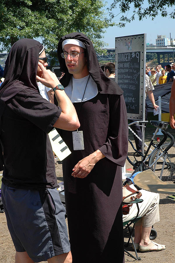 Red Bull Flugtag 2004: Pope Mobile Nuns