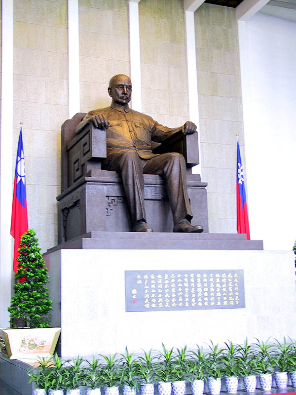 Taipei 2001: Sun Yatsen Statue