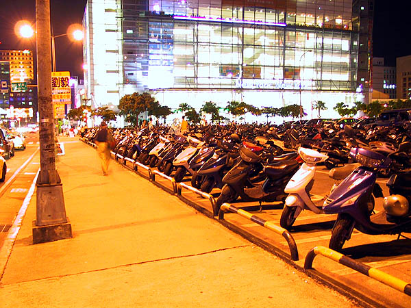 Taipei 2001: Scooters